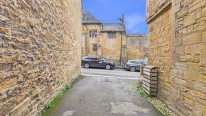 Photo 32- click for photo gallery